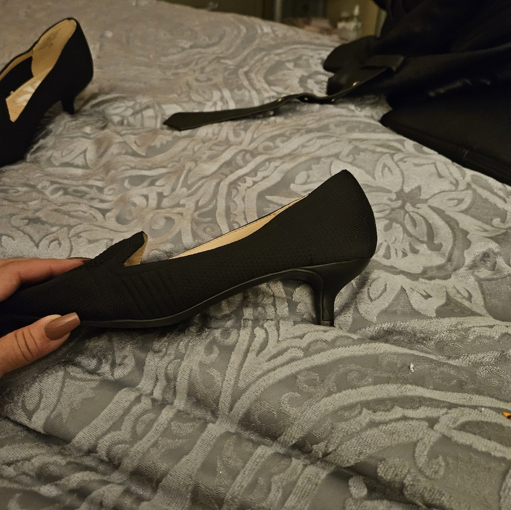 black heels - Picture 5 of 6